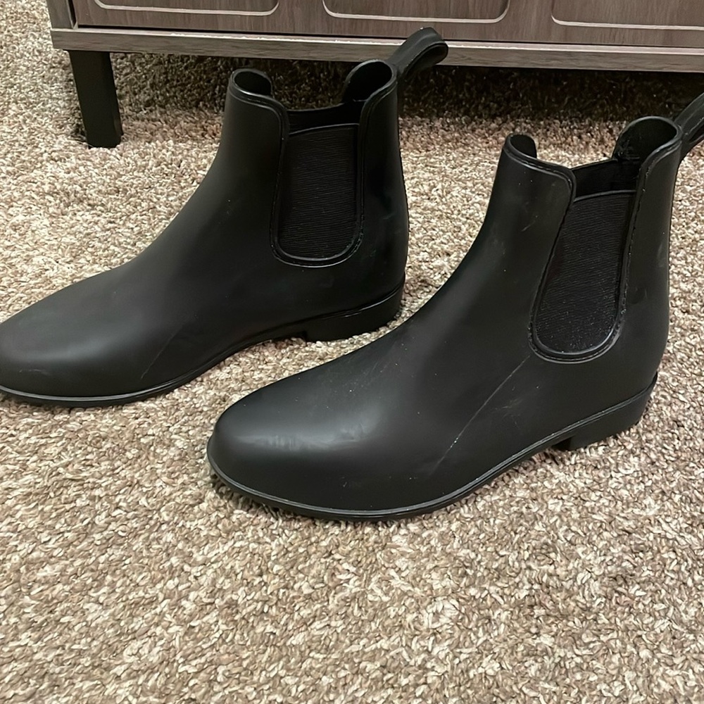 A New Day, size 8, short black leather boots